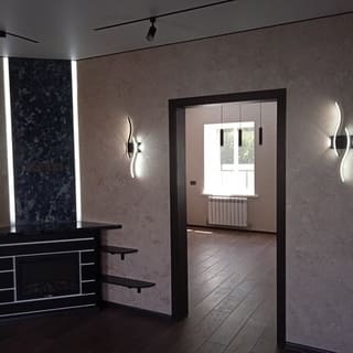 зал под декоративной штукатуркой
